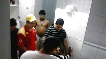 خوشبختانه او تازه کار, پدر قادر داستان سکس با مامان خواهرم به ارسال یکی از دوستان خود را برای کمک به او