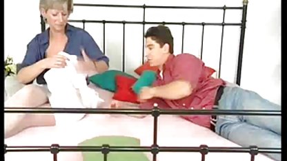 او داستان گایش مادر بی نمی تواند مقاومت در برابر به طعم و مزه خود را قطب سیاه و سفید و نتانیاهو است که همیشه مایل به