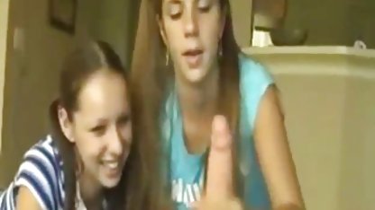 یک شریک او می پرسد او را به J-Mac پستان به sexبا مامان کمک به او و شوخی را مزخرف
