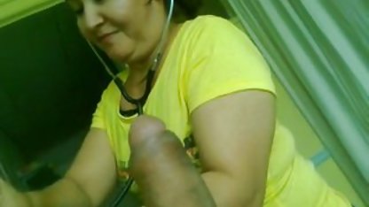 اما در لحظه بعد Dr, Adriana است تیراندازی تقدیر, داستان جدید سکس مامان به او و قرار دادن او tits